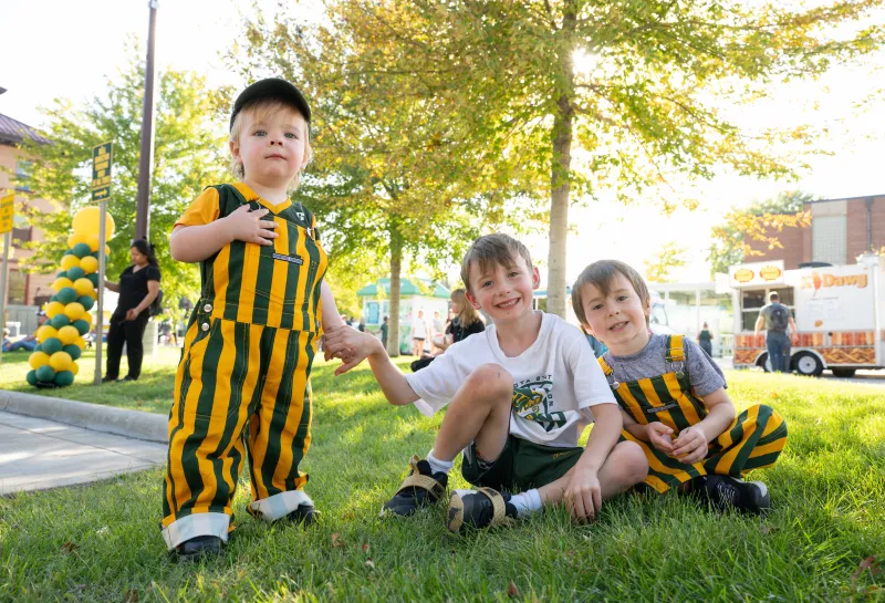 young Bison fans enjoying the Homecoming 2025 parade