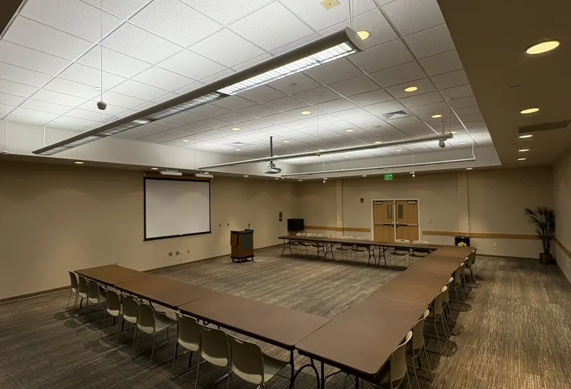 Hidatsa meeting room in u-shape table setup