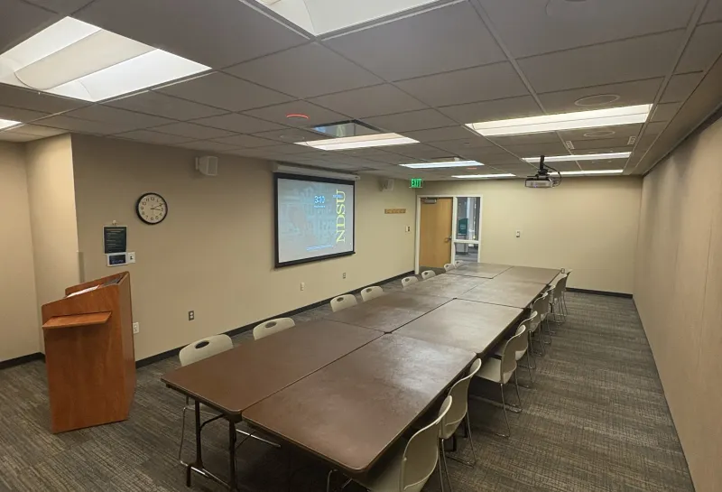 Lark room closed rectangle room arrangement