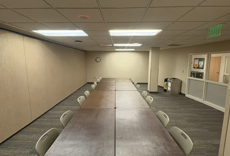 Meadow room with closed rectangle room arrangement