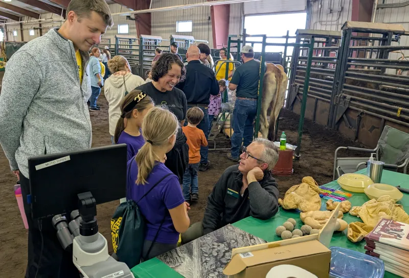 Professor speaks to kids 