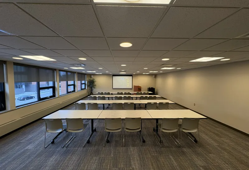 Nueta room with classroom seating