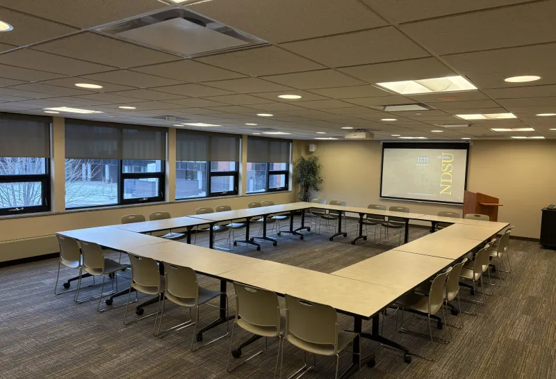 Nueta room open square seating