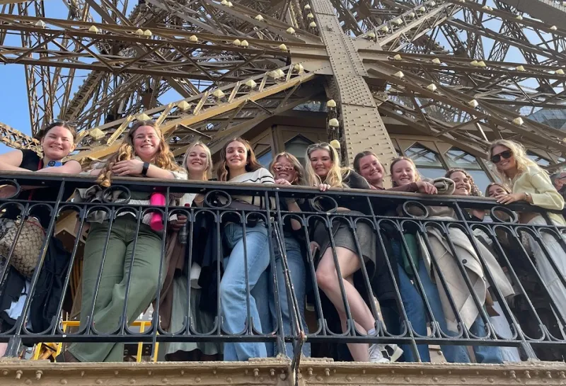 Students in front of the Eiffel tower