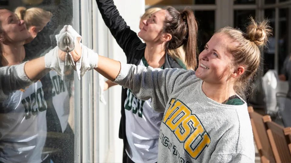 ndsu students washing windows