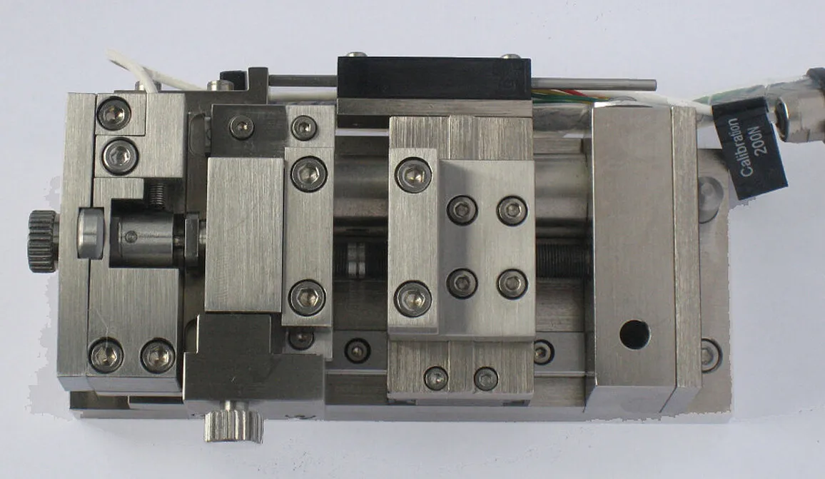 The Deben MICROTEST tensile stage with 200N load cell is designed for use within the chamber of the JEOL JSM-6490LV scanning electron microscope, where it permits live SEM observation/recording of visible changes in tested materials through failure.