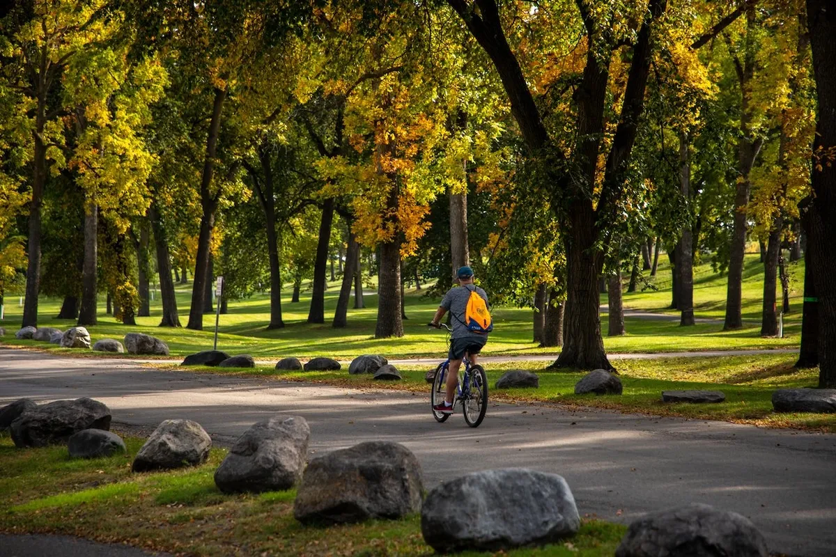 A cyclist at Lindenwood Park.