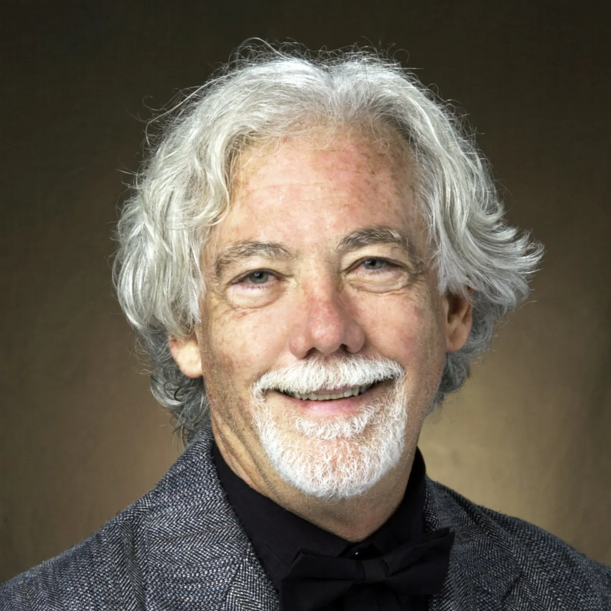 headshot of Larry Reynolds