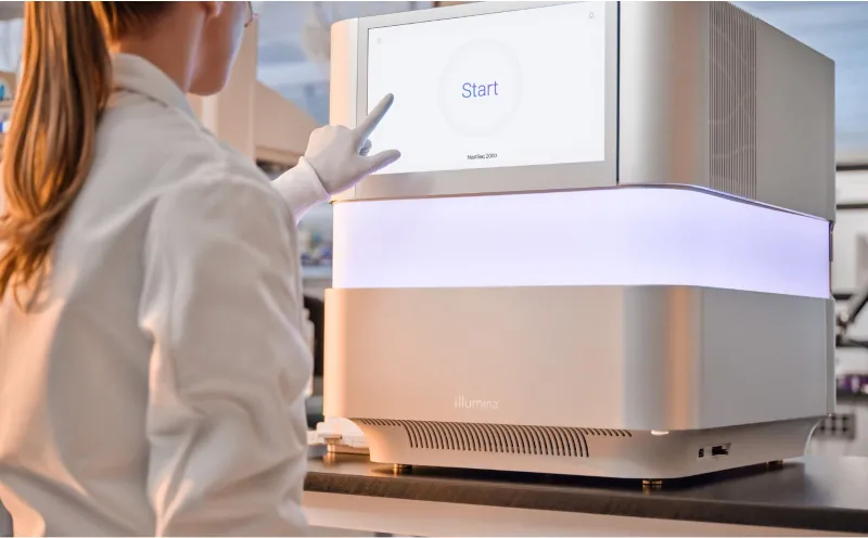 Scientist starting run on nextseq 1k 2k