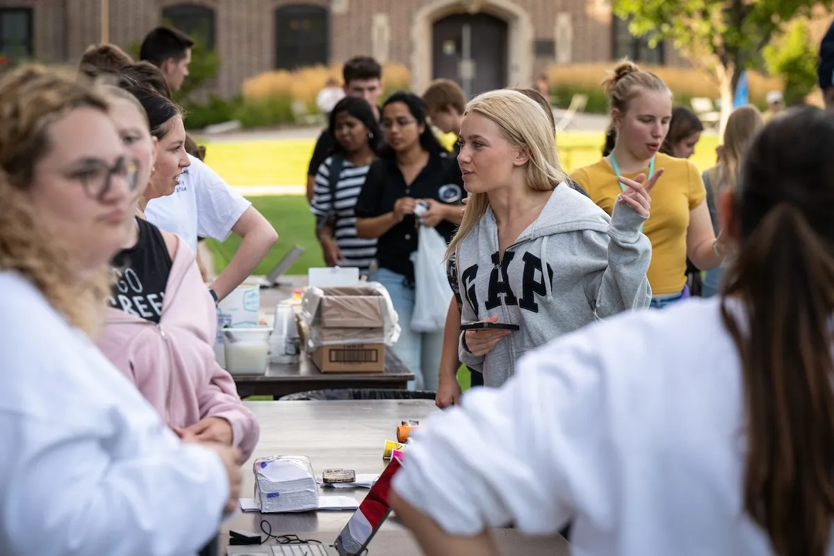 students talking to volunteers during Welcome Week