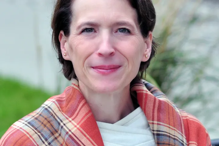 Headshot of Heidi Pecoraro