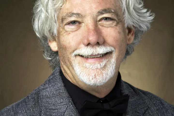 Headshot of Lawrence Reynolds
