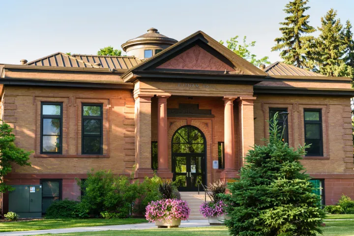 Putnam Hall main entrance on a summer day