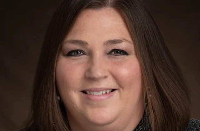 headshot of Lauren Hanna