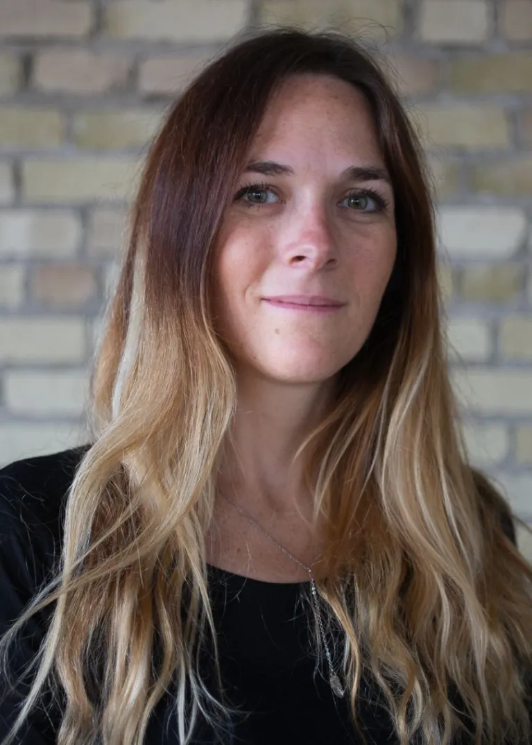 Elizabeth Medd smiling confidently at the camera