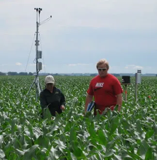 Wireless weather station in research field 