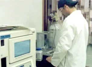 Paul A. Skubinna performing total organic carbon analyses